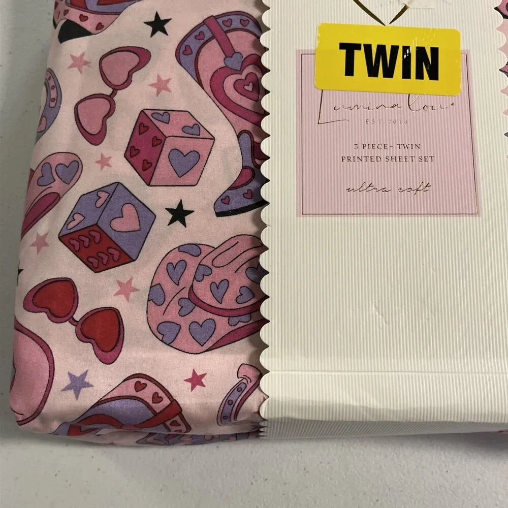 Lumina Lou Twin Sheet‎ Set Pink Hearts Cowboy Boots Hat All Over Print Valentine